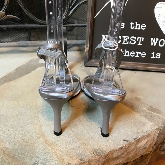 Jacqueline Ferrer Silver Ankle Strap Heels 7 1/2 - Picture 6 of 8